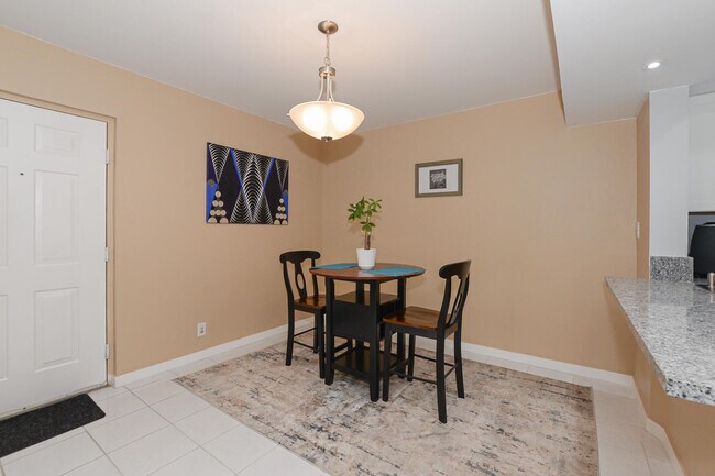 Building Photo - 1530 SE Royal Green Cir