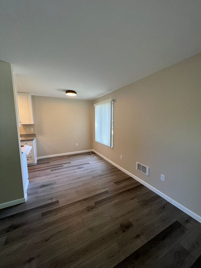 Building Photo - Newly Renovated 1-Bedroom Apartment in the Heart of Everett