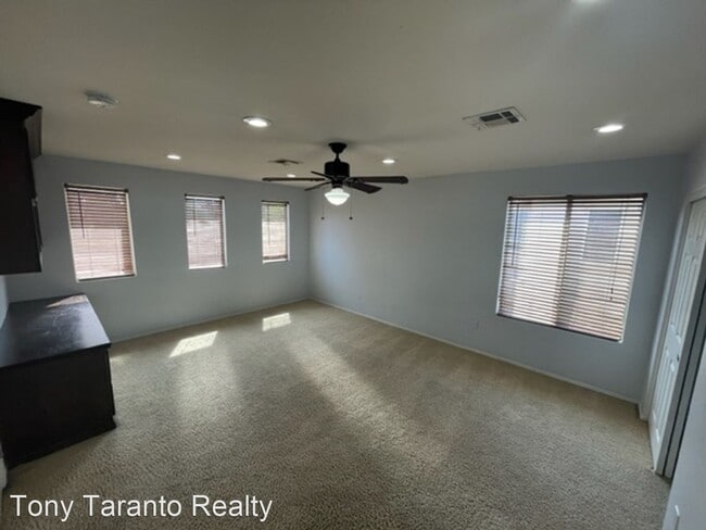 Building Photo - 5 br, 3.5 bath House - 5869 Baroque Gold C...