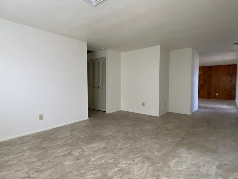 Building Photo - 1723 W Rosal Dr