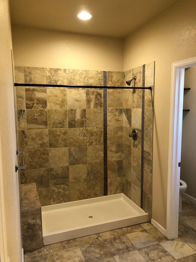 Building Photo - Very Nice 3 bed, 3 bath 2 car Home on a cul-de-sac in Peyton with Mountain Views