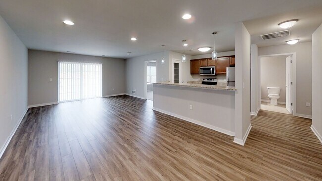 Building Photo - Condo Style Lower 1 Bedroom 1 Bathroom Apartment is Available