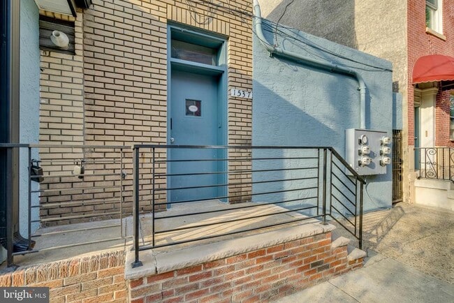 Building Photo - 1537 S 6th St