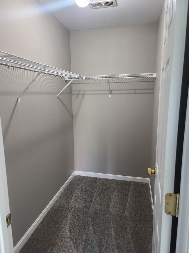 Building Photo - 3 Bedroom Townhouse for Rent in Waynesboro!