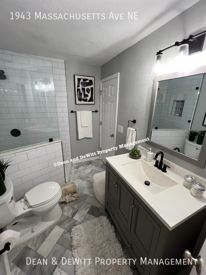 Building Photo - 4 Bed/3 Bath