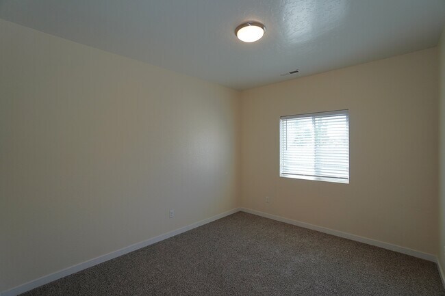 Building Photo - 3061 W Silver River St
