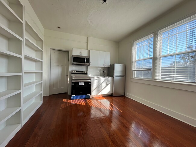 Building Photo - 5821 Catina St