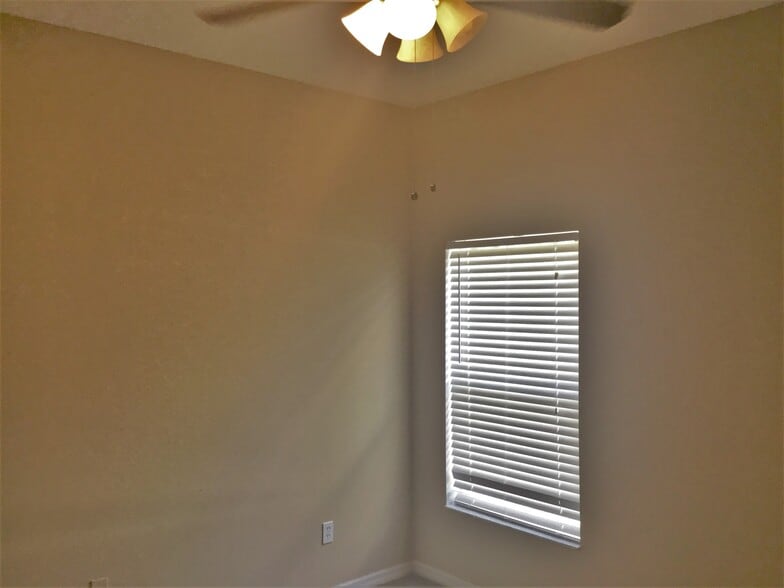 Building Photo - 1309 Kintla Rd