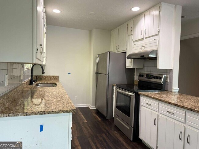 Building Photo - 8439 Lake Dr