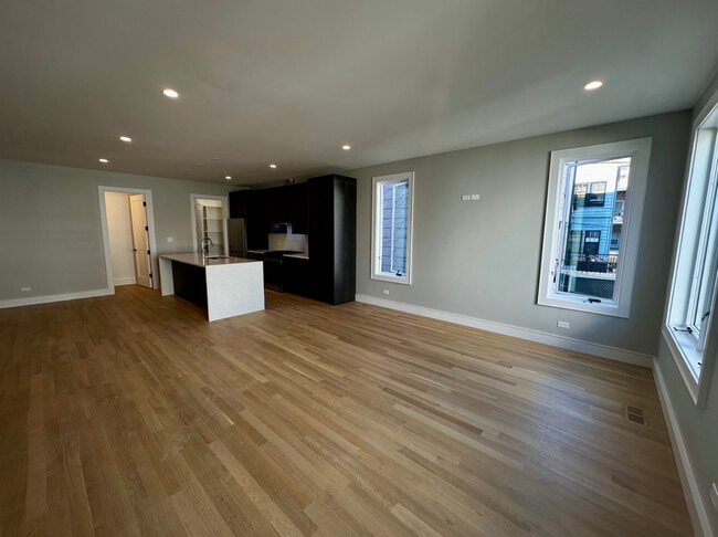 Building Photo - 4243 N Damen Ave