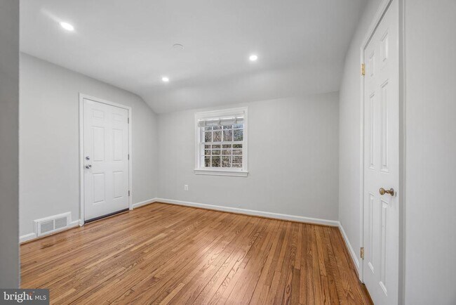 Building Photo - 2355 N Quincy St