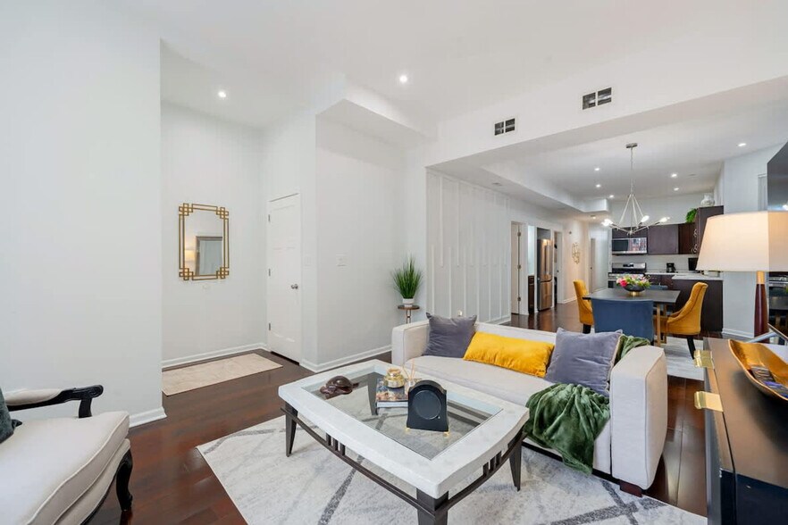 Building Photo - 2851 W Wilcox St