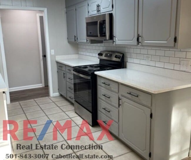 Building Photo - Sorry No Smoking/Vaping and Pets Permitted...