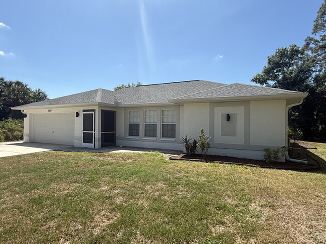 Building Photo - "3-Bedroom North Port Home!"