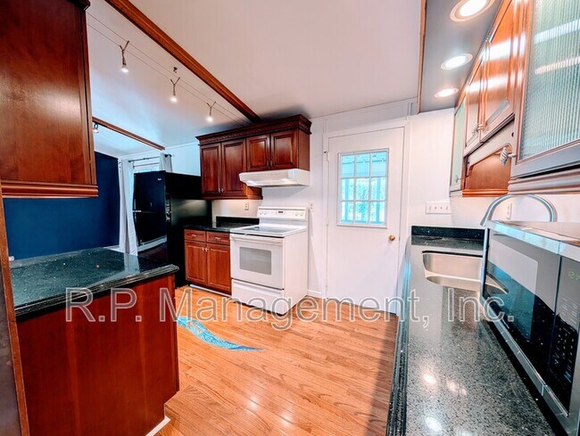 Building Photo - 26745 Freeport Ave