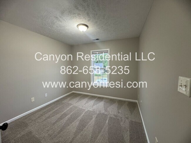 Building Photo - Spacious 3-Bedroom Home for Rent in Raeford