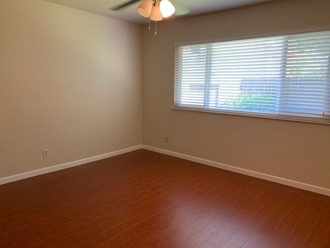 Building Photo - Adorable well maintained 3 bedroom 2 bath ...