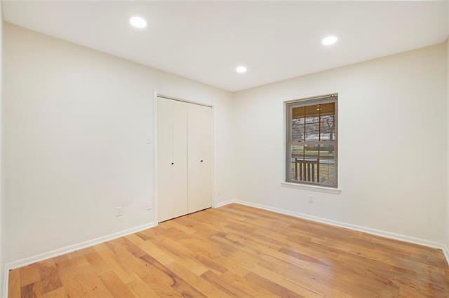 Building Photo - 150 Oak Dr