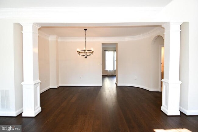 Building Photo - 301 Hillwood Ave