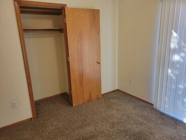 Building Photo - Available Now schedule a TOUR NOW!!