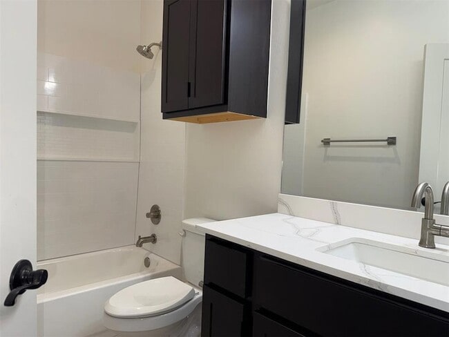 Building Photo - 575 S Fretz Ave