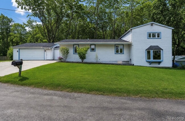 Building Photo - 8165 Leonard Dr