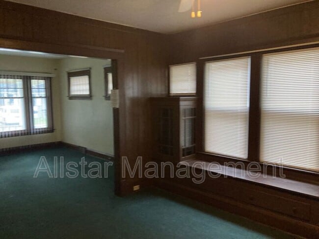 Building Photo - 10731 Elmarge Ave