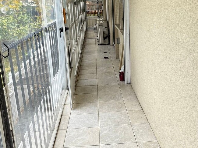 Building Photo - "Charming 2-Bedroom Retreat in Douglaston – Cozy Comfort with 710 Sq Ft of Living Space!"