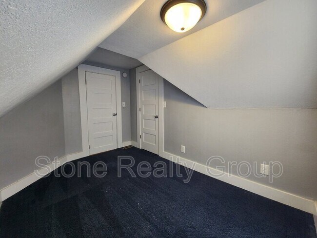 Building Photo - 427 3rd Ave