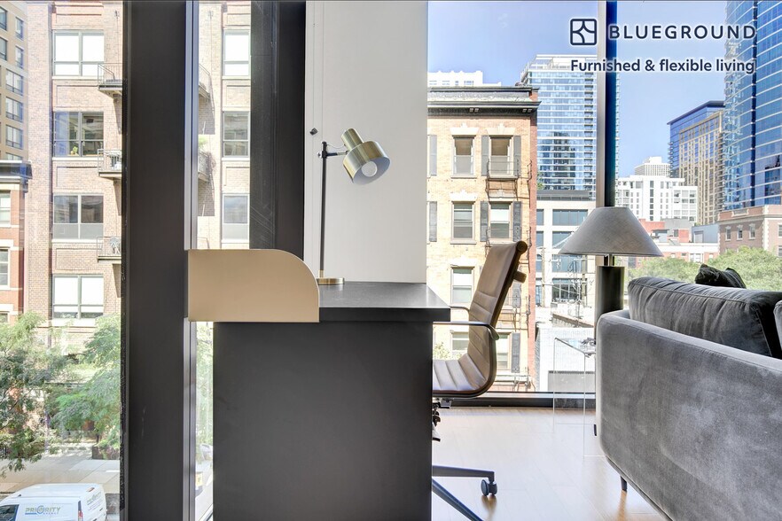 Building Photo - 676 North LaSalle Drive-SI FL3-ID440