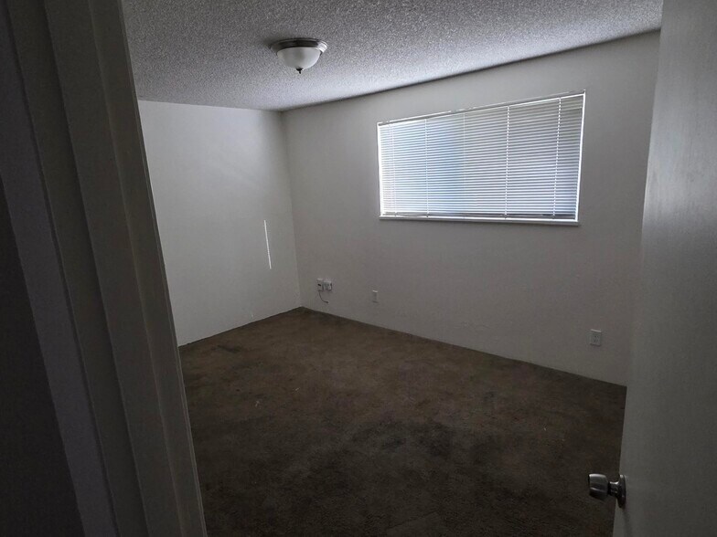 Building Photo - 256 Powell St E