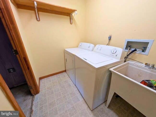 Building Photo - 11290 Gunsmoke Ct