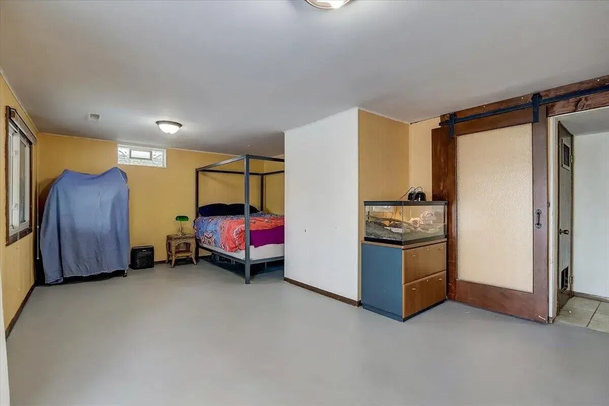 Building Photo - 4906 Academy Dr