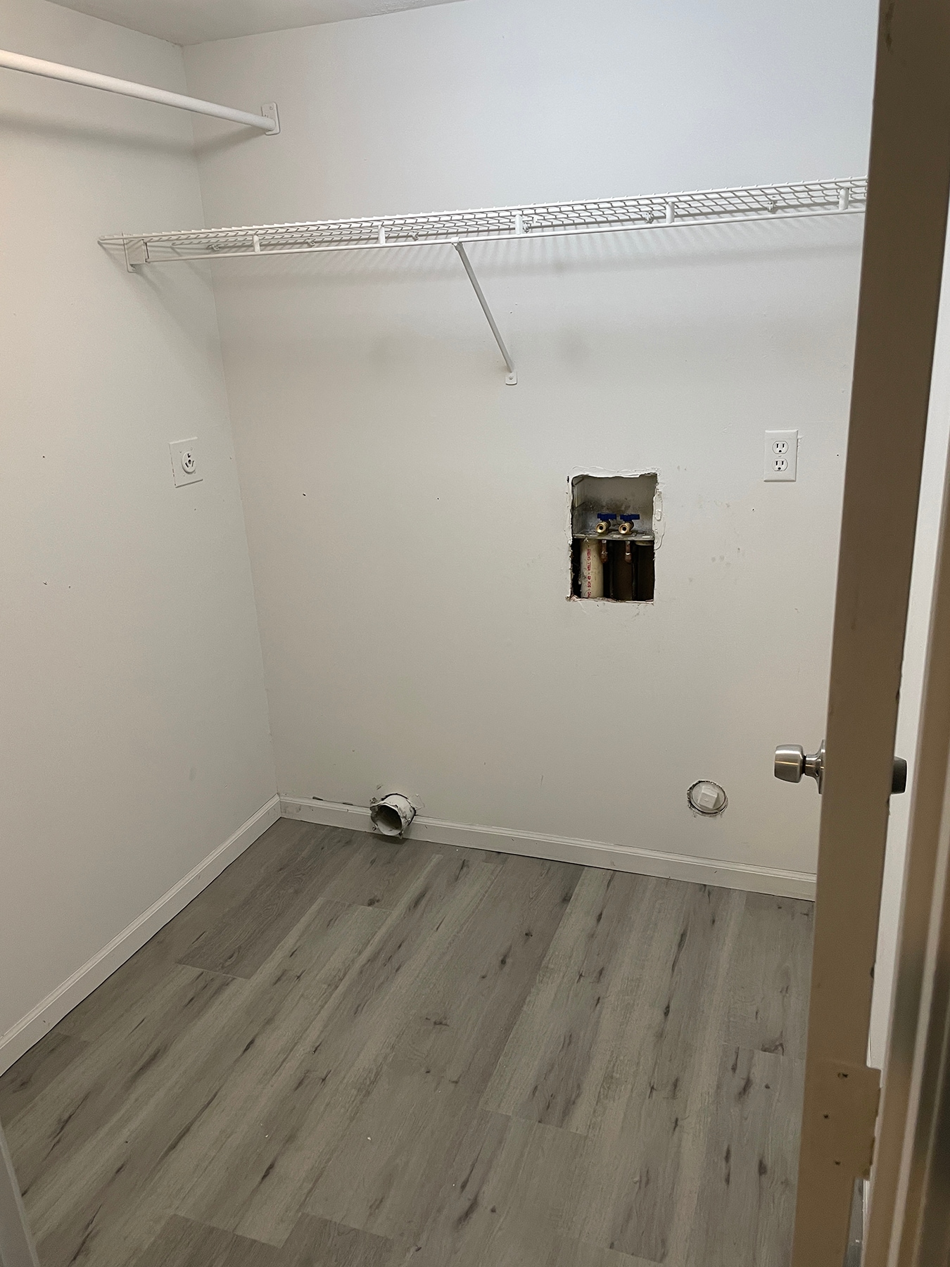 Laundry room - 504 Arrowhead Dr