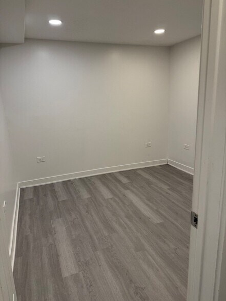 Building Photo - 8106 S Langley Ave