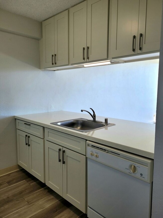 Building Photo - AVAILABLE | One Bedroom, One Bathroom | Lo...
