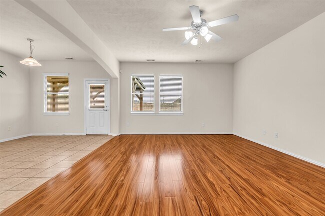 Building Photo - 30715 Legends Ridge Dr