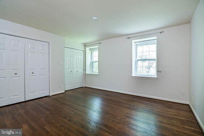 Building Photo - 3500 Hamlet Pl