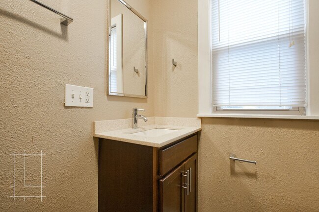 Building Photo - 1286 N 4th St