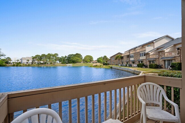 Building Photo - Seasonal Rental Available Now-3/31/26-Wifi/Cable/Electric Included