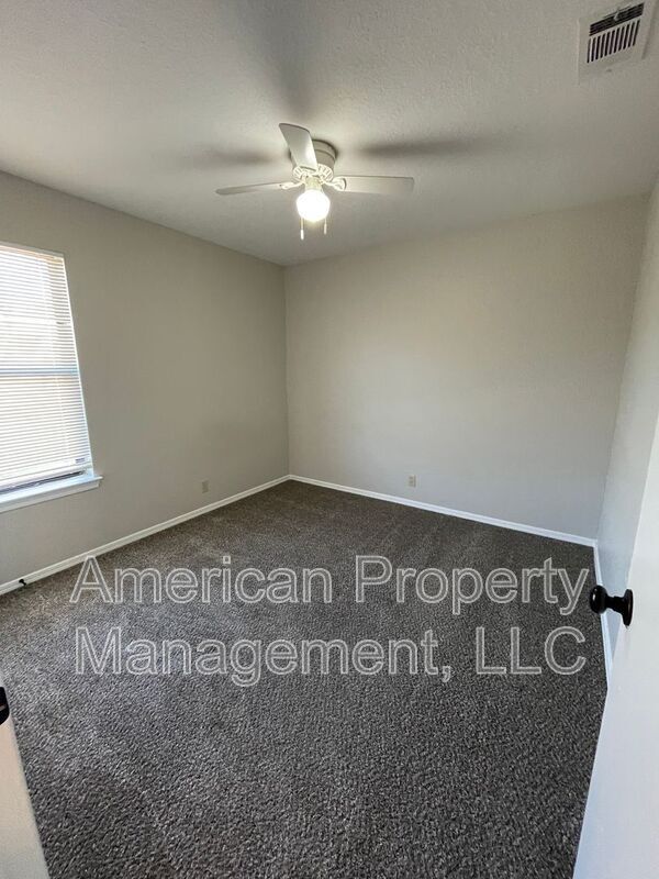 Building Photo - 13115 E 44th St