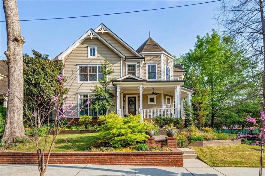 Building Photo - 582 St Charles Ave NE