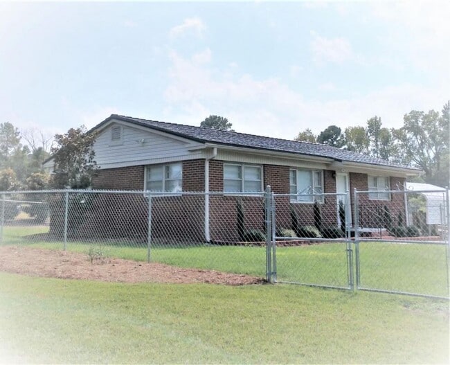 1425 Carthage St, Sanford, NC 27330 1425 Carthage St Sanford NC 27330