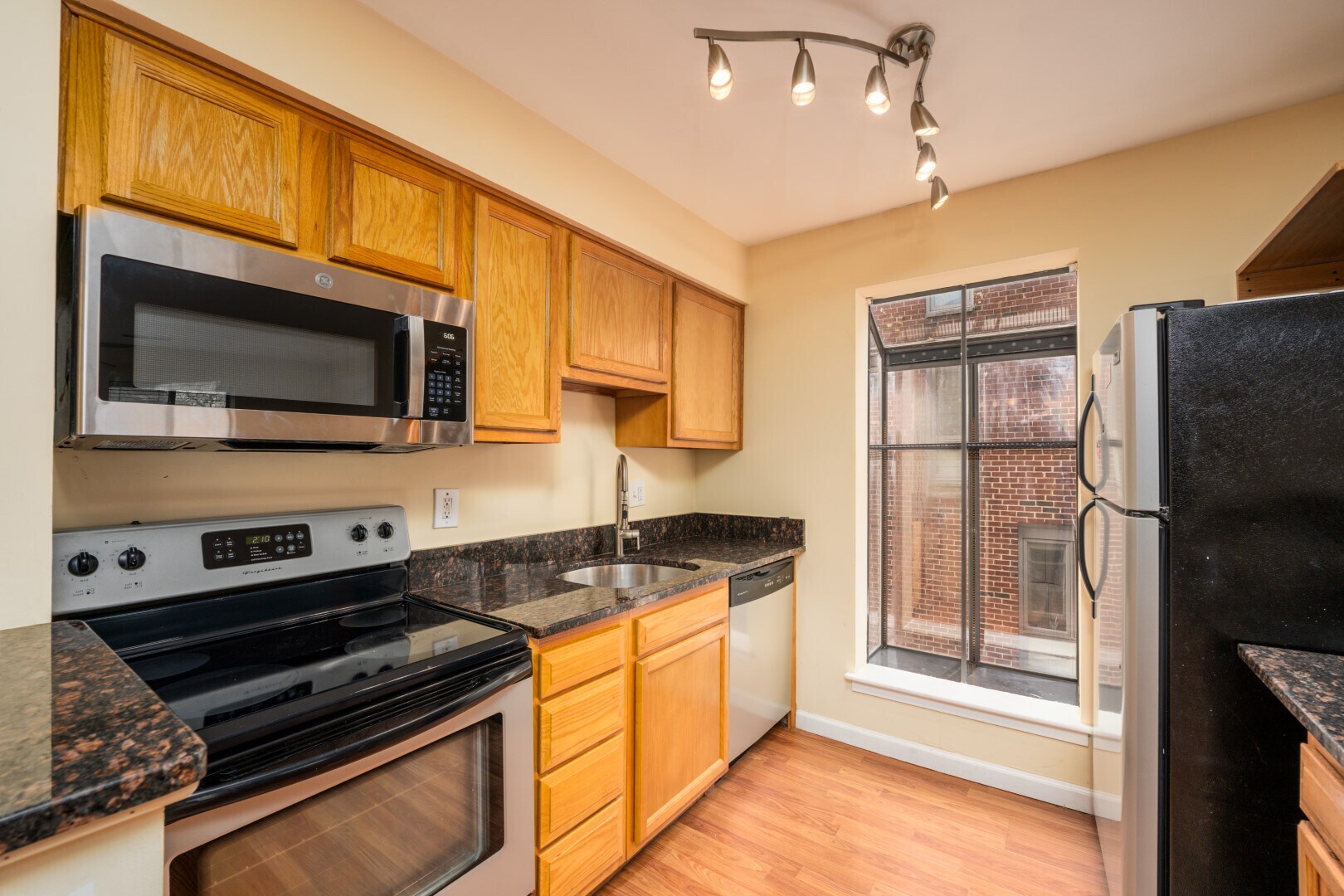 Building Photo - 35 Andrew Pl