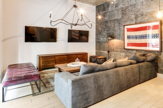 Building Photo - E On Grand