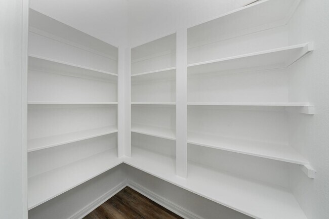 Building Photo - Spacious Townhome Available Now!