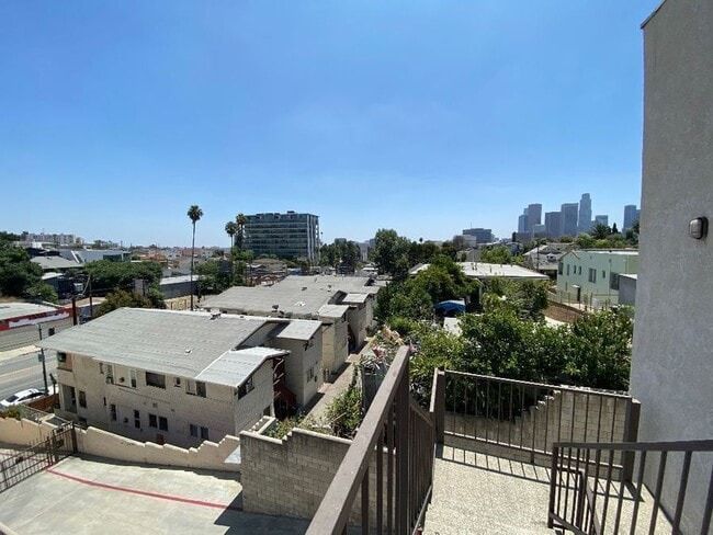 Building Photo - 1218 Sunset Blvd