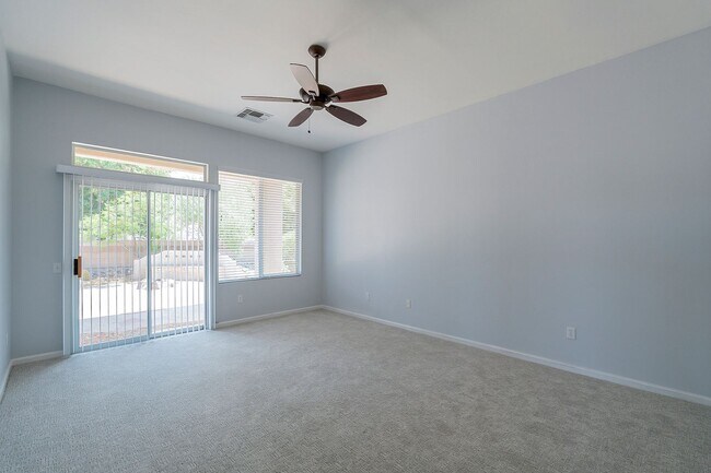 Building Photo - Gated Community!