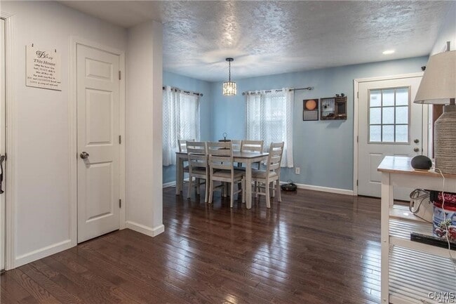 Building Photo - 215 Francis St