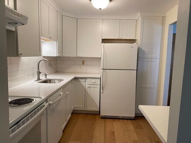 Building Photo - 56 Bigelow Ave